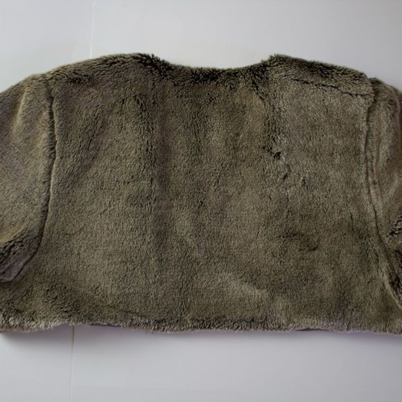 Beautiful Brown Faux Fur Vest - Picture 2 of 9